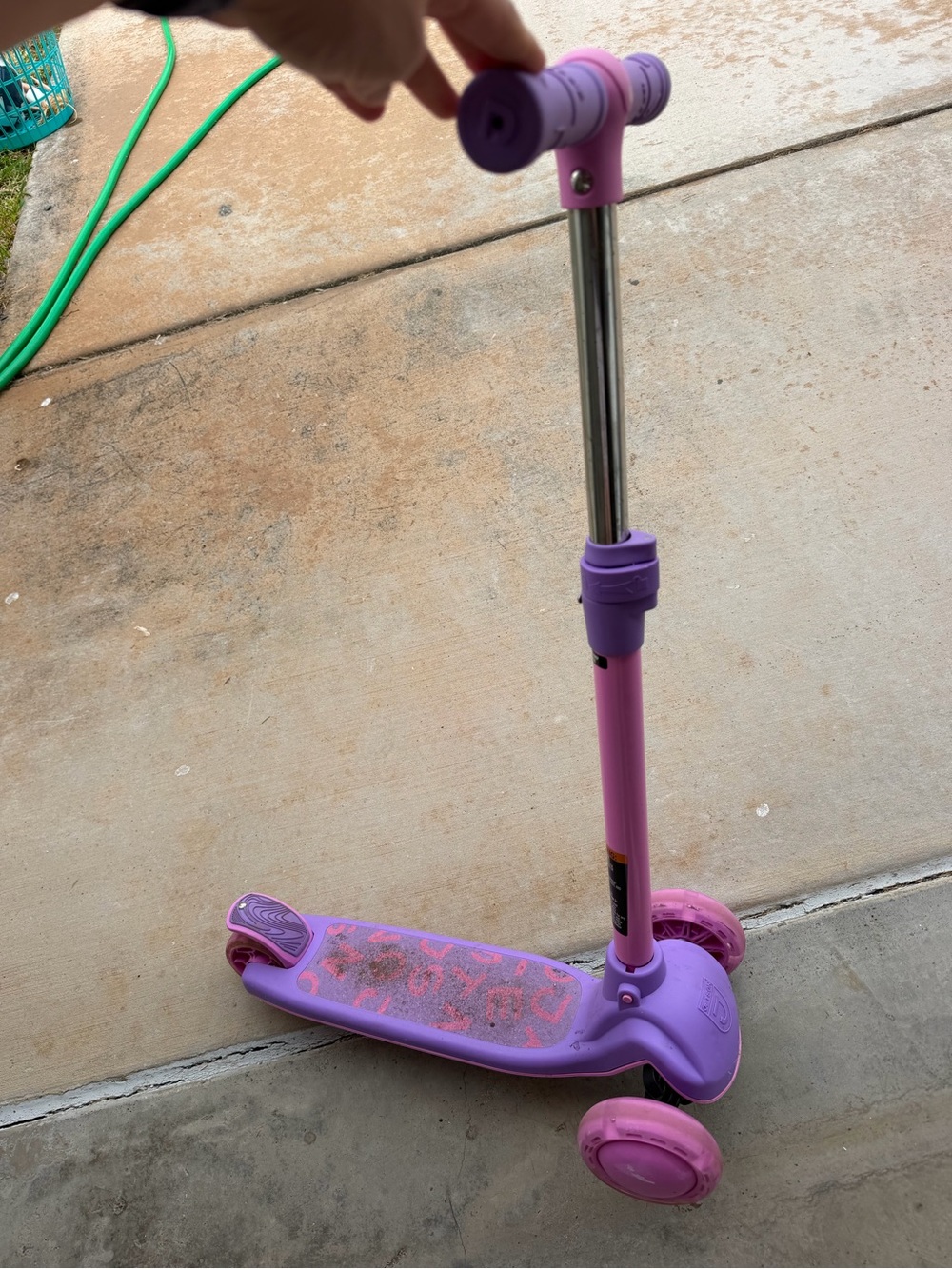 Kids 3-Wheel Scooter in Pink and Purple - Adjustable T-Bar